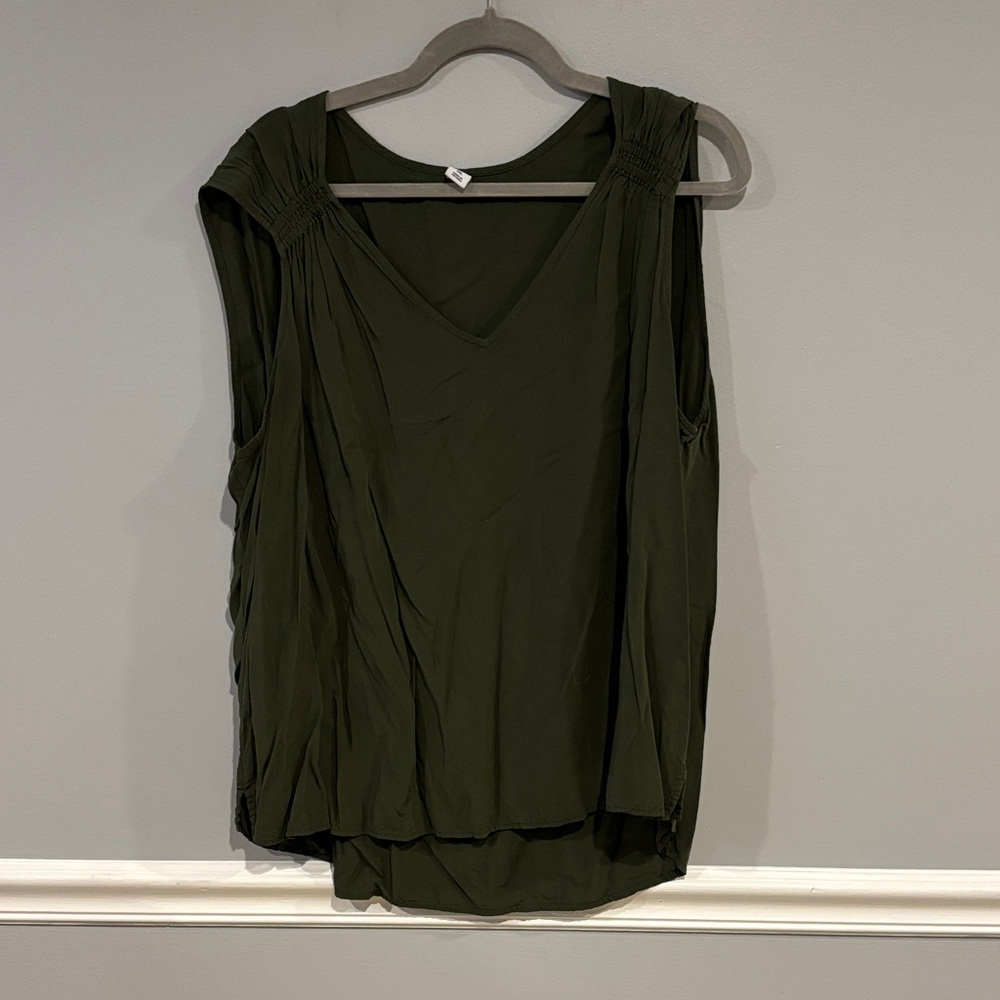 Old Navy Olive Green V-Neck Sleeveless Camisole